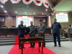 Pj-Bupati-Bondowoso-Muhammad-Hadi-Wawan-Guntoro-dan-Ketua-DPRD-Ahmad.jpg
