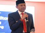 Pj-Wali-Kota-Malang-Wahyu-Hidayat-menggalakan-tanam-cabai-untuk-menekan-potensi-inflasi.jpg