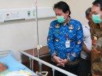 Pjs-Bupati-Blitar-Jumadi-menjenguk-satu-warga-luka-dampak-bencana-angin-kencang-di-Desa-Sidorejo.jpg
