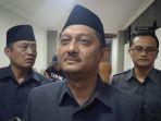 Pjs-Bupati-Jember-Imam-Hidayat-saat-dikonfirmasi.jpg