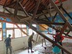 Plavon-ruang-kelas-SMPN-di-Magetan-40-tahun-baru-renovasi.jpg