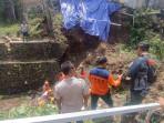 Plengsengan-teknis-di-Kali-Lesti-Jalan-Lesti-Kampung-Damai-kota-batu-longsor.jpg