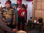 Plt-Bupati-Nganjuk-Marhaen-Djumadi-meninjau-stan-Pameran-Temporer-Museum-Anjuk-Ladang-Nganjuk.jpg