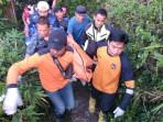 Polisi-bersama-potensi-mengevakuasi-jasad-korban-meninggal.jpg