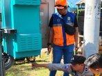 Polisi-dan-petugas-PLN-Tulungagung-memeriksa-gardu-listrik-yang-kabelnya-dicuri.jpg