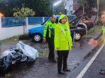 Polisi-evakuasi-kecelakaan-maut-terjadi-di-Jalan-Raya-Asrikaton-Kecamatan-Pakis-Kabupaten-Malang.jpg