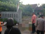 Polisi-melakukan-olah-TKP-dan-memeriksa-tubuh-korban-di-Tulungagung-beberapa-waktu-lalu.jpg