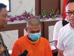 Polisi-mengamankan-tersangka-HM-di-Mapolres-Mojokerto-Kota-Selasa-1092024.jpg
