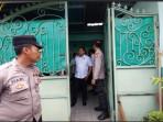Polisi-saat-menggelar-olah-TKP-di-rumah-pasutri.jpg
