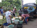 Polres-Malang-menggelontorkan-satu-tangki-air-bersih-untuk-warga-Dusun-Pepen.jpg