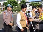 Polres-Tuban-membentuk-polisi-RW-ditandai-dengan-penyematan-rompi-kepada-anggota.jpg