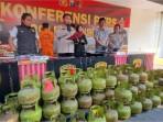 Polres-Tuban-saat-menggelar-konferensi-pers-ungkap-kasus-pencurian.jpg