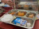 Potret-hidangan-Makan-Bergizi-Gratis-MBG-yang-dinikmati-oleh-para-siswa.jpg