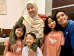 Potret-kebersamaan-Desta-dan-Natasha-Rizky-bersama-anak-mereka.jpg