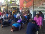 Potret-para-anggota-geng-motor-yang-sujud-menangis-di-kaki-ibunya.jpg