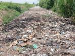 Potret-tumpukan-sampah-bercampur-limbah-di-sebuah-kali.jpg