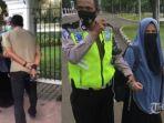 Potret-wanita-misterius-yang-disoroti-akibat-aksinya-di-Istana.jpg