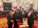 Presiden-Joko-Widodo-menganugerahkan-kehormatan-Bintang-Budaya-Parama-Dharma.jpg