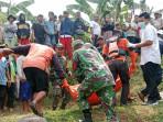 Geger Warga di Jombang Temukan Jasad Mengapung di Sungai Sumobito, Petugas Lacak Identitasnya