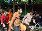Proses-evakuasi-kakek-tukang-becak-yang-ditemukan-tewas-di-atas-becak.jpg