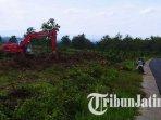 Proses-pembersihan-tempat-relokasi-rumah-warga-terdampak-longsor-di-Desa-Ngetos-nganjuk.jpg