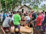 Proses-pembongkaran-makam-jenazah-lansia-di-Desa-Tugusari-Kecamatan-Bangsalsari-Jember.jpg