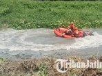 Proses-pencarian-balita-tenggelam-berinisial-MR-di-Babatan-Wiyung-Surabaya-hari-ketiga.jpg