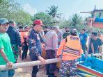 Proses-pencarian-korban-terseret-ombak-di-Pantai-Pasir-Panjang-Ngliyep.jpg