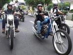 Puluhan-bikers-riding-sore-mengelilingi-Kota-Malang-dalam-rangka-peluncuran-Mocopart-2025.jpg