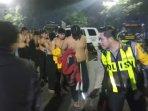 Puluhan-pesilat-terjaring-razia-oleh-anggota-Polrestabes-Surabaya-di-Bundaran-Waru.jpg
