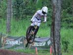 Putaran-final-kejuaraan-sepeda-gunung-bergengsi-76-Indonesian-Downhill-2025.jpg