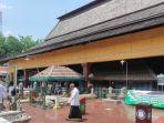 RENOVASI-Area-makam-Sunan-Giri-dalam-tahap-renovasi-sehingga-terasa-panas.jpg