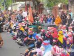Ratusan-Orang-Simpatisan-Mas-Bechi-Kepung-Kantor-PN-Surabaya-Kamis-17112022.jpg