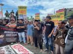 Ratusan-warga-Desa-Kepohagung-Kecamatan-Plumpang-Kabupaten-Tuban.jpg