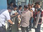 Razia-Mendadak-Satu-per-Satu-Kamar-Hunian-Diperiksa-Rutan-Sampang-Temukan-Barang-Terlarang.jpg