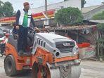 Regen-Abdul-Azis-anggota-DPRD-Lebak-perbaiki-jalan-rusak-dari-hasil-ngonten-TikTok-dan-YouTube.jpg