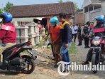 Rekontruksi-kasus-pembunuhan-pensiunan-RRI-Madiun-di-Jalan-Sentul-Gang-2-Kelurahan-Banjarejo.jpg