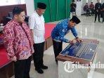 Rektor-UIN-SATU-Tulungagung-Prof-Dr-Abdul-Aziz-menandatangani-deklarasi-Tulungagung-Sehat-Mental.jpg