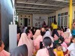 Relawan-Mak-Ganjar-beri-pelatihan-pengolahan-limbah-botol-kaca-jadi-vas-bunga.jpg