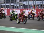 Rider-World-Superbike-Alvaro-Bautista-tengah-kecepatan-saat-Superpole-Race-WSBK-Mandalika.jpg