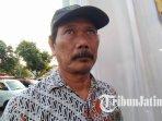 Rohmadun-paman-Mohammad-Adam-Vidiansyah-korban-meninggal-dalam-insiden-ambruknya-Ponpes-Al-Khoziny.jpg