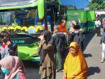 Rombongan-warga-eks-penganut-aliran-syiah-saat-tiba-di-Pendopo-Trunojoyo-Sampang.jpg