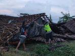 Rumah-Teguh-Santoso-ambruk-usai-diterjang-hujan-disertai-angin-kencang.jpg