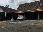 Rumah-sederhana-seorang-artis-yang-ternyata-karirnya-melejit-dan-punya-penghasilan-besar.jpg