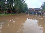 SDN-Brotonegaran-direndam-banjir-Banjir-di-Ponorogo-juga-rendam-beberapa-sekolah.jpg