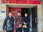 Sahara-didampingi-oleh-kuasa-hukumnya-Moh-Zakki.jpg