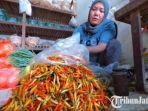 Salah-satu-pedagang-cabai-di-Pasar-Sidoharjo-Senin-23102023.jpg