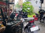 Salim-Pemilik-Bengkel-Banjir-Orderan-Motor-Mogok-karena-Pertalite-Sekali-Perbaiki-Dapat-Rp-200-Ribu.jpg