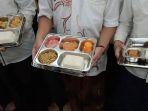 Santri-di-Jombang-saat-uji-coba-makanan-bergizi-gratis.jpg