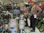 Satlantas-Polres-Kediri-saat-melakukan-sosialisasi-terhadap-penjual-sepeda-listrik.jpg